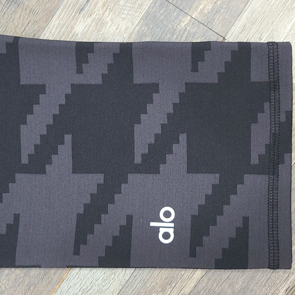 Alo Yoga High-Waisted "Goddess" Cropped Leggings | Black & Charcoal | Medium - Picture 6 of 9